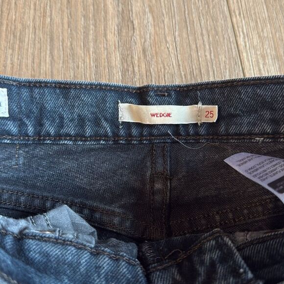 LEVIS WEDGIE FADED BLACK ANKLE JEANS SIZE 25 EUC BUTTON FLY - Picture 7 of 9